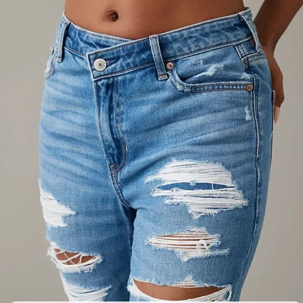 NWT American Eagle Strigid Patched Mom Jean Size 8